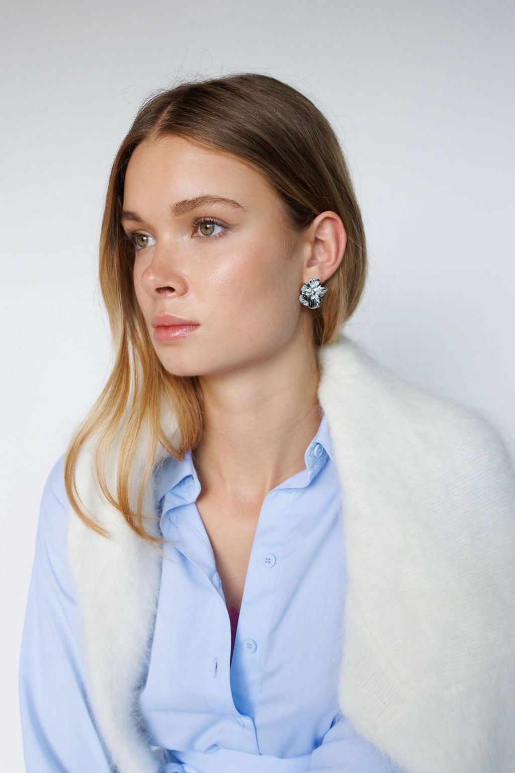 silver white gold flower floral earrings  womens jewellery 
Waterproof, tarnish-free hypoallergenic sustainable unique